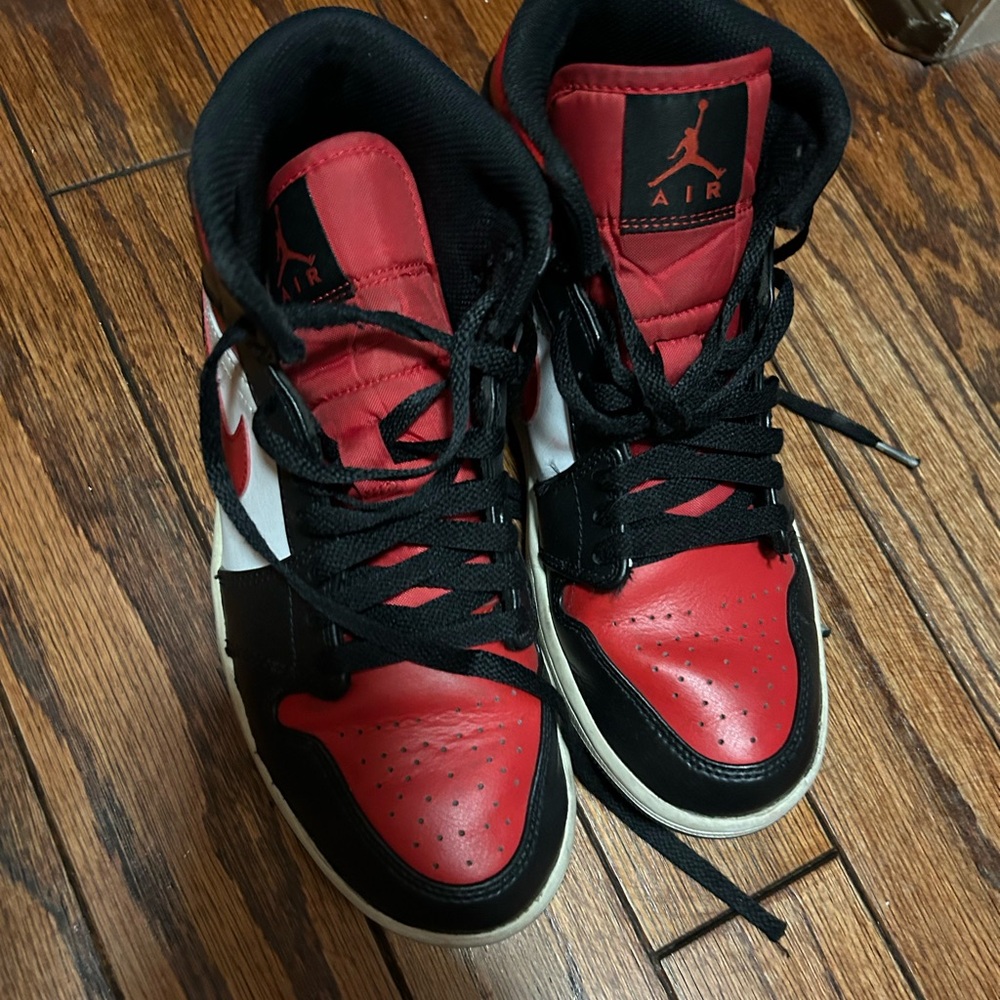 Nike air jordan 1 mid